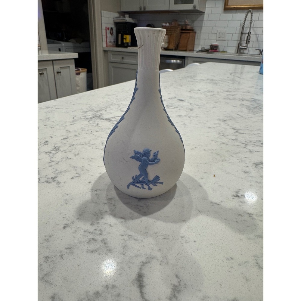 Wedgwood Jasperware Blue White Cherub Bud Vase Made in England 5.25 Inch Vintage - Picture 2 of 7